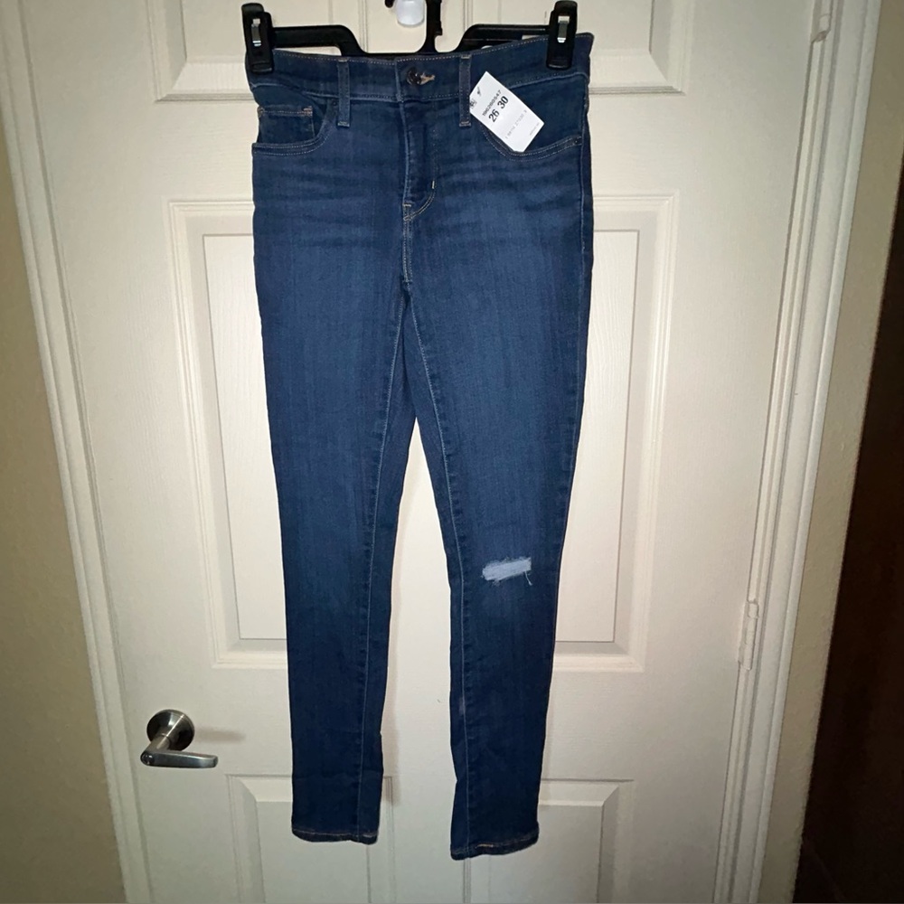 Levi’s 311 Shaping Skinny Jeans Womens 26x30 Mid Rise Stretch NWT Distressed